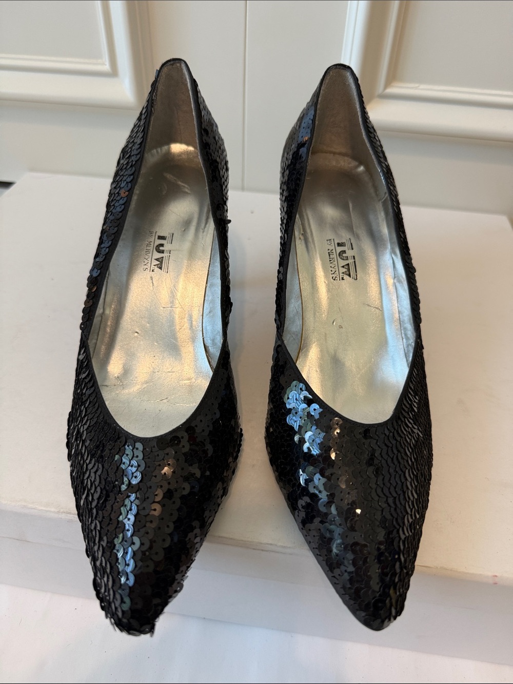 Sequin Pointed-Toe Women’s Pumps - Black